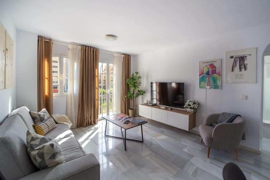 Central And Beautiful Apartment - Free Parking Malaga Luaran gambar